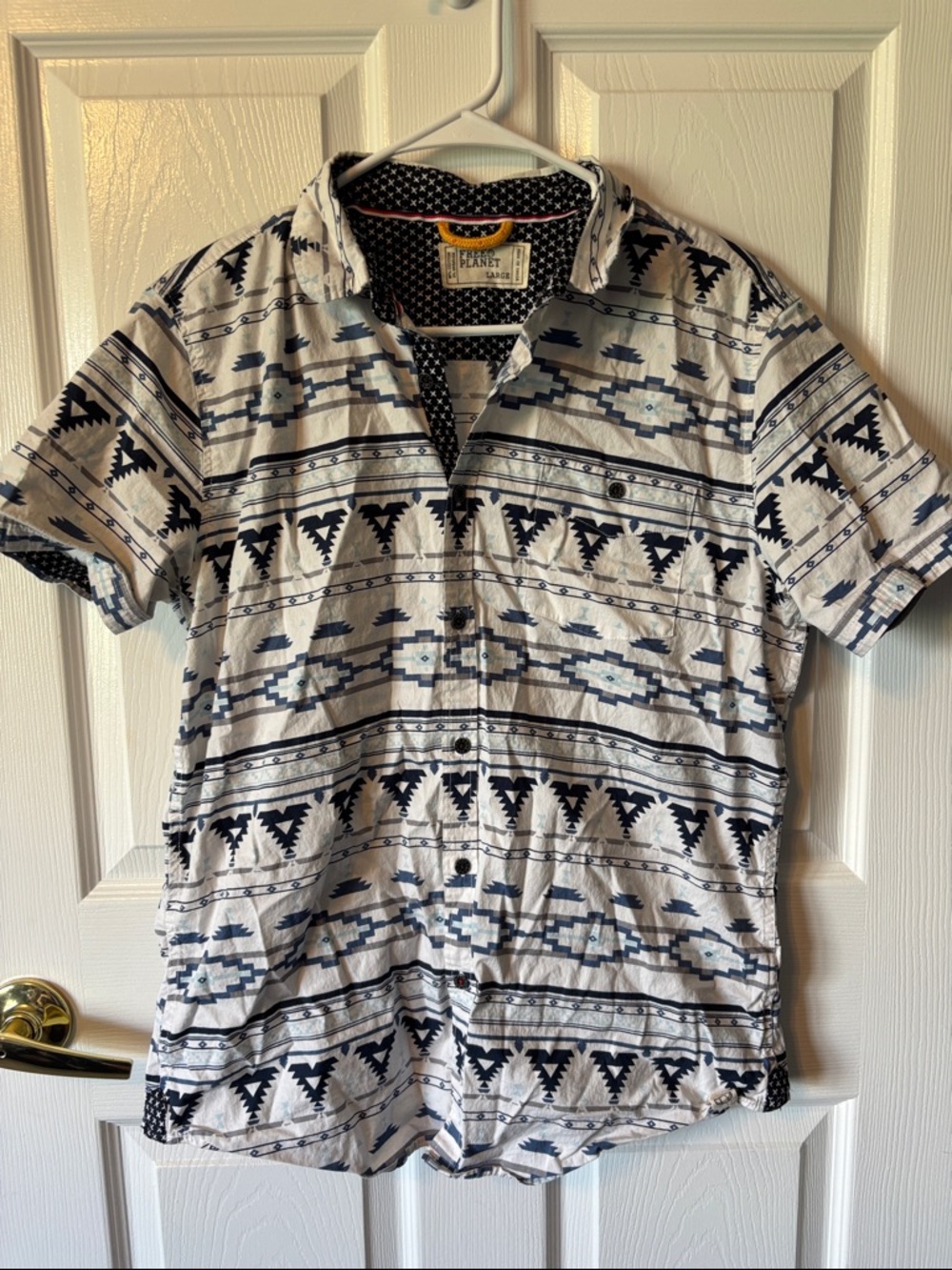 Men's White & Navy Aztec Short-Sleeve Button-Up Shirt